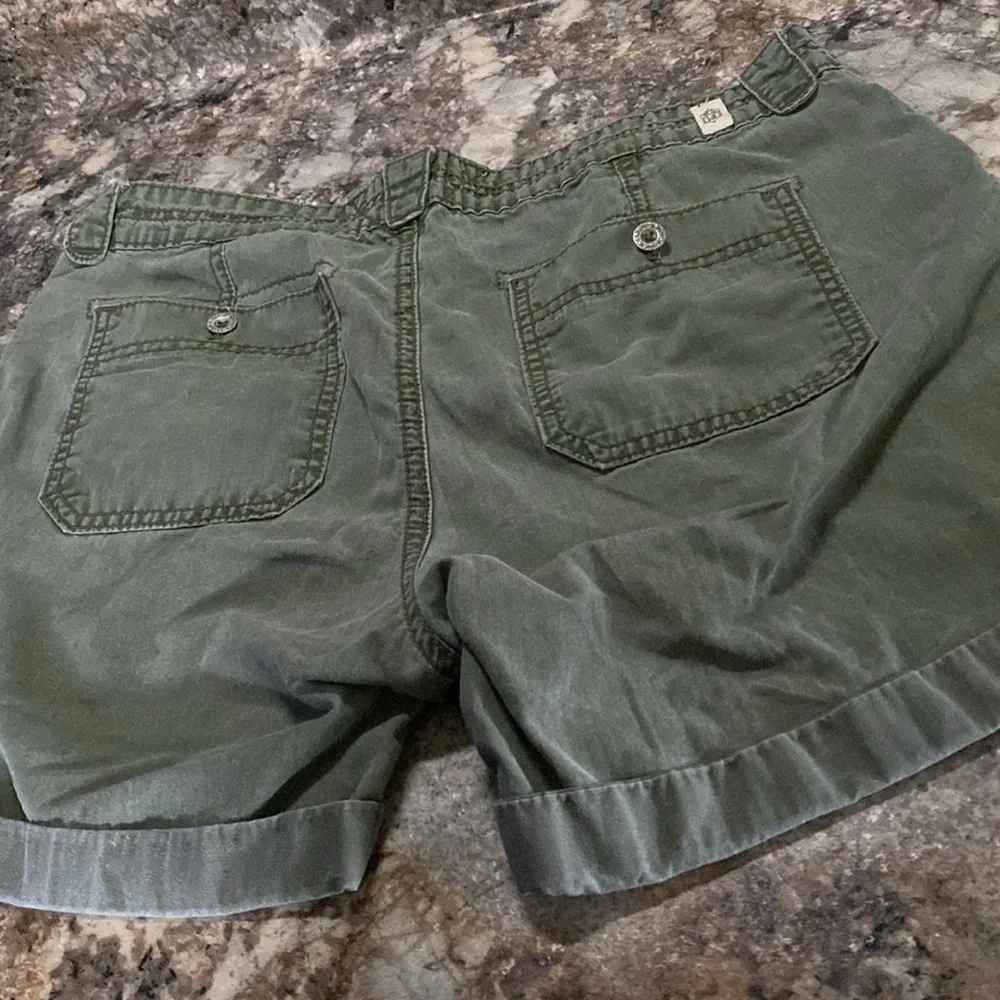 Levi’s - Picture 2 of 2